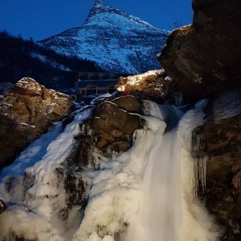 Fosseråsa opp til Norsk Fjordsenter